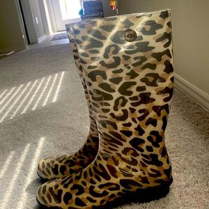 Barely worn Ugg Rain boots